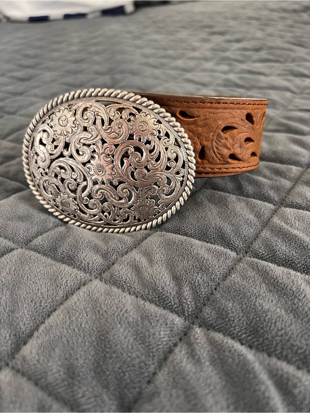 Tony Lama Silver Filagree Leather Belt Women’s Size 34 Brown Western Oval Buckle